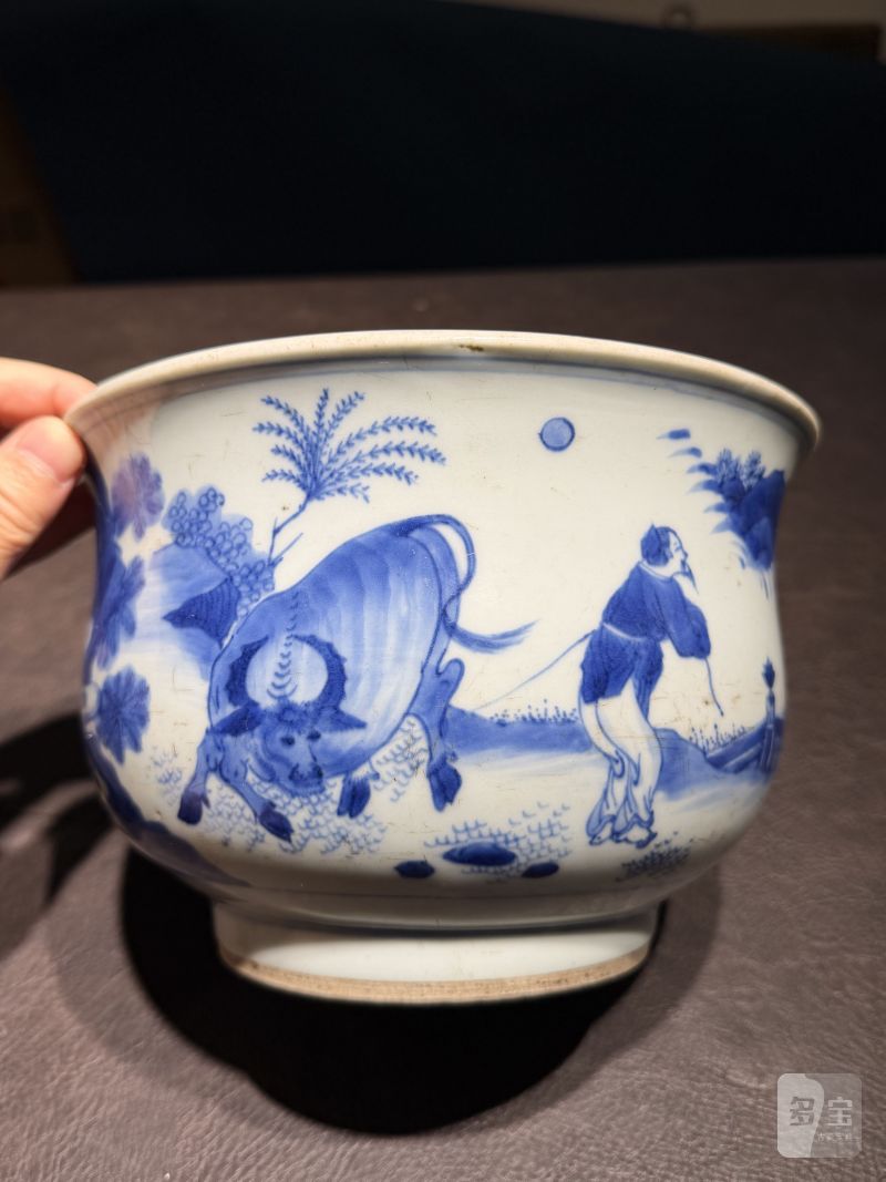 明崇祯 青花“丙吉问牛”人物图钵式炉 - 图5